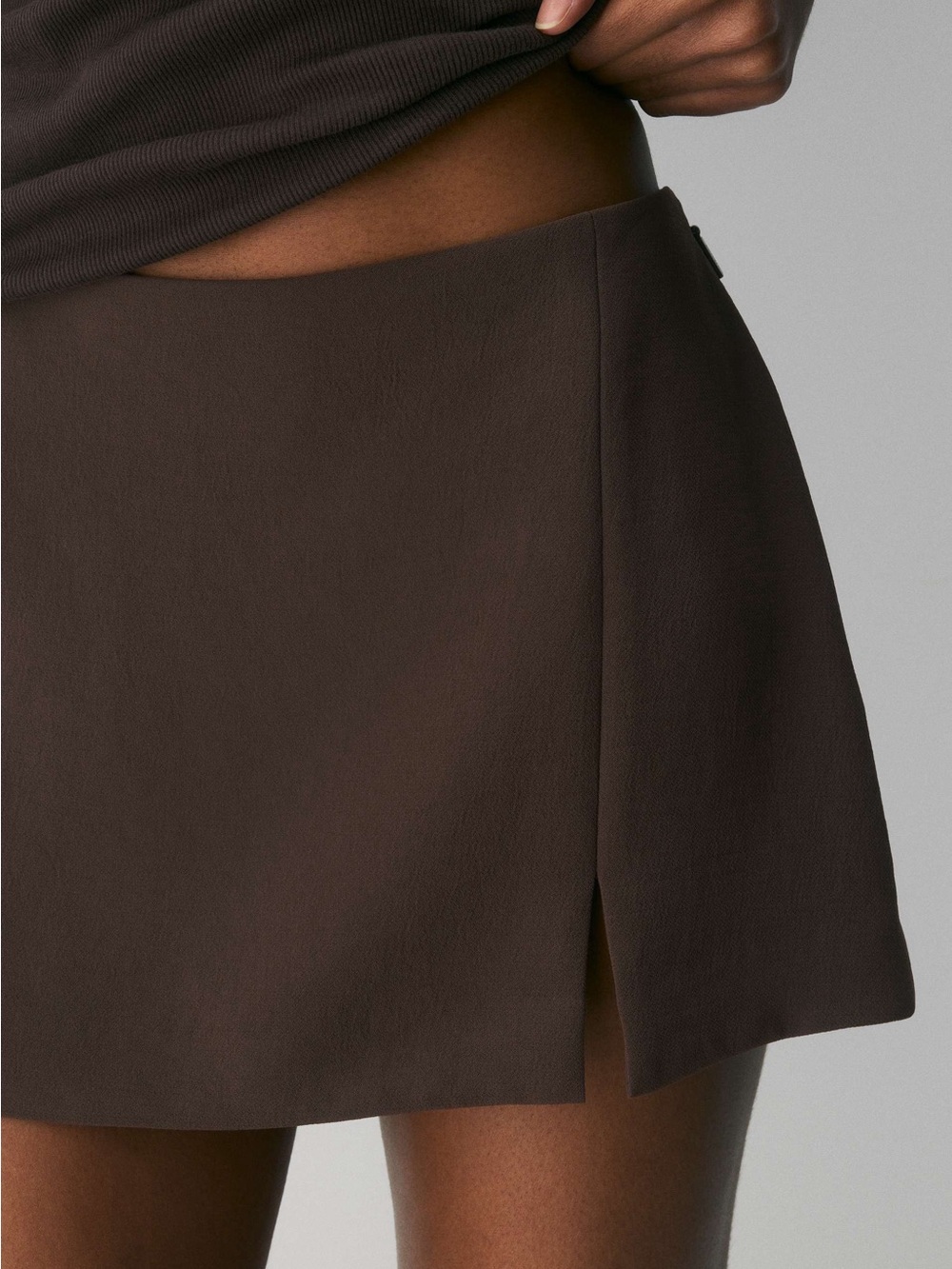 NWT Oak + Fort mini skort with front slit in brown Small